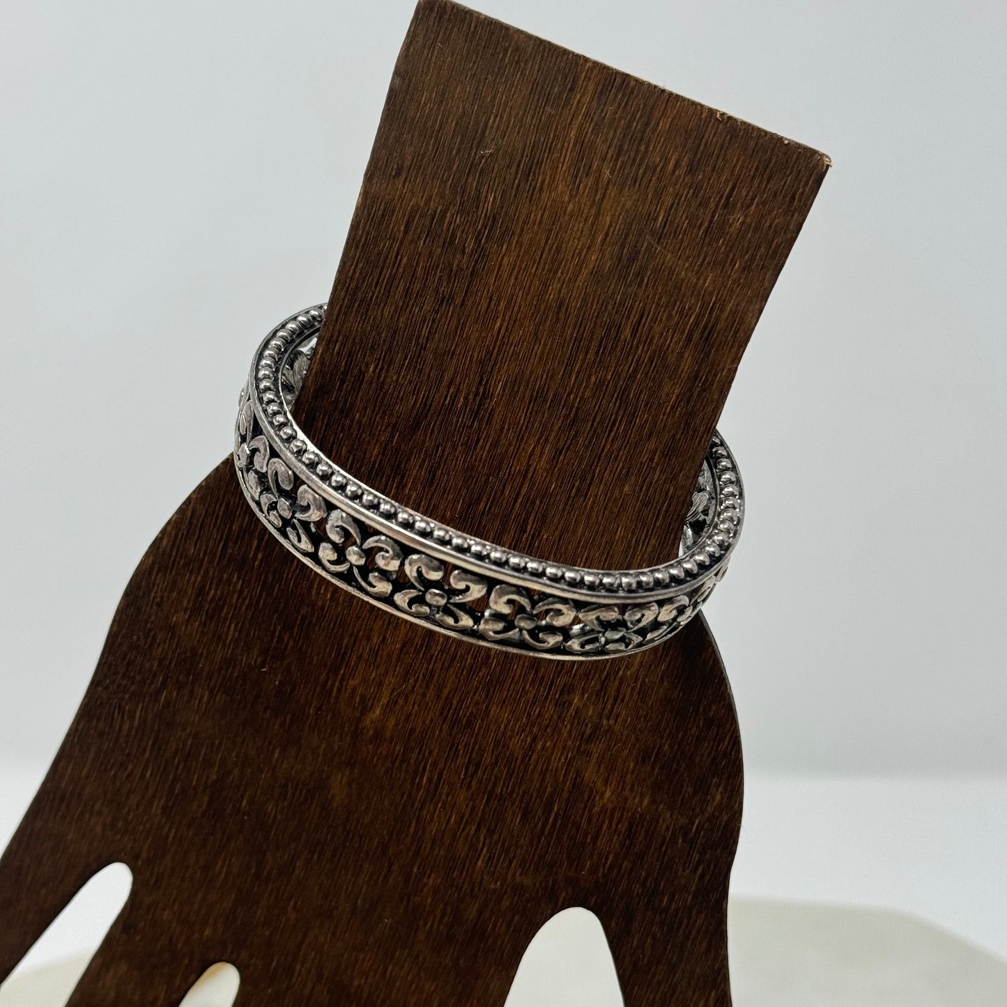 Bracelet Boho Southwest Intricate Floral Metal Bangle 7.75 in Costume Jewelry