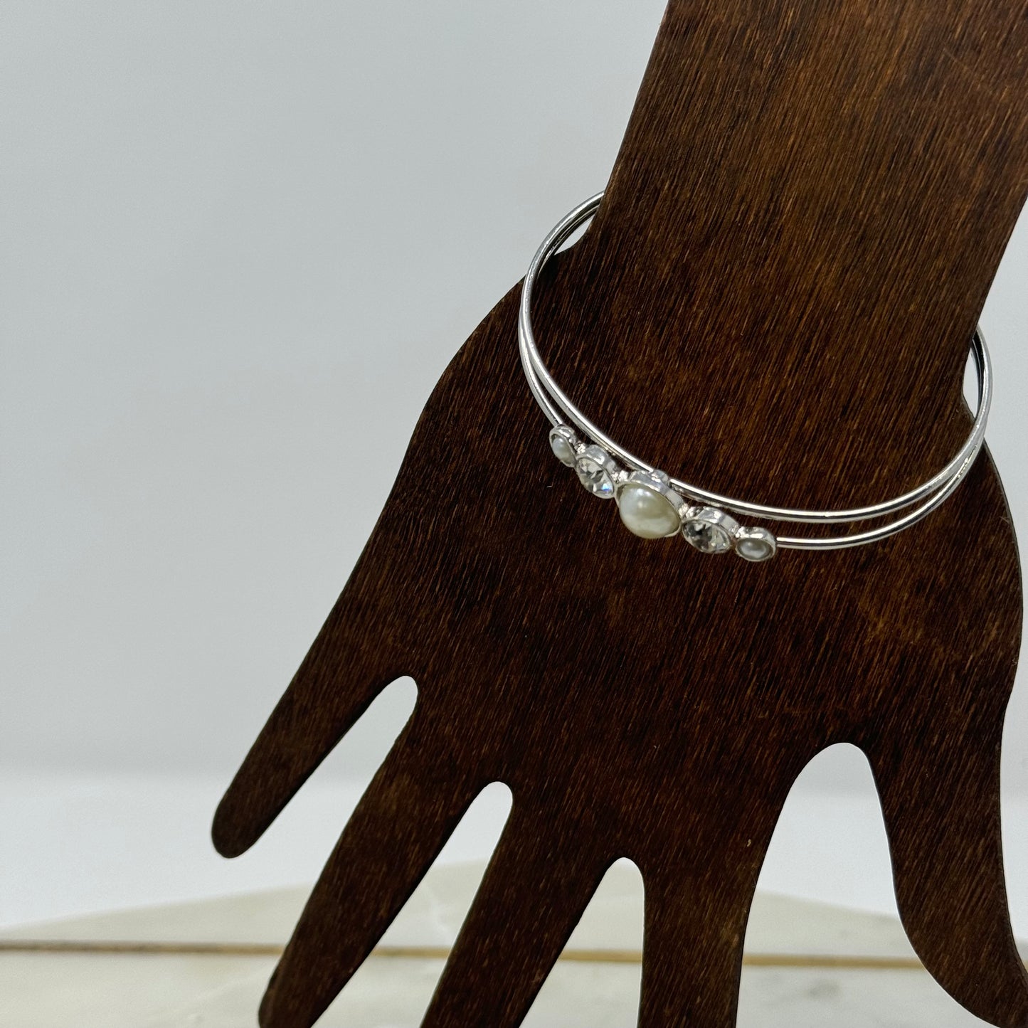 Womens Bracelet Pearl Rhinestone Silver Tone Metal Bangle 7.5 in Costume Jewelry