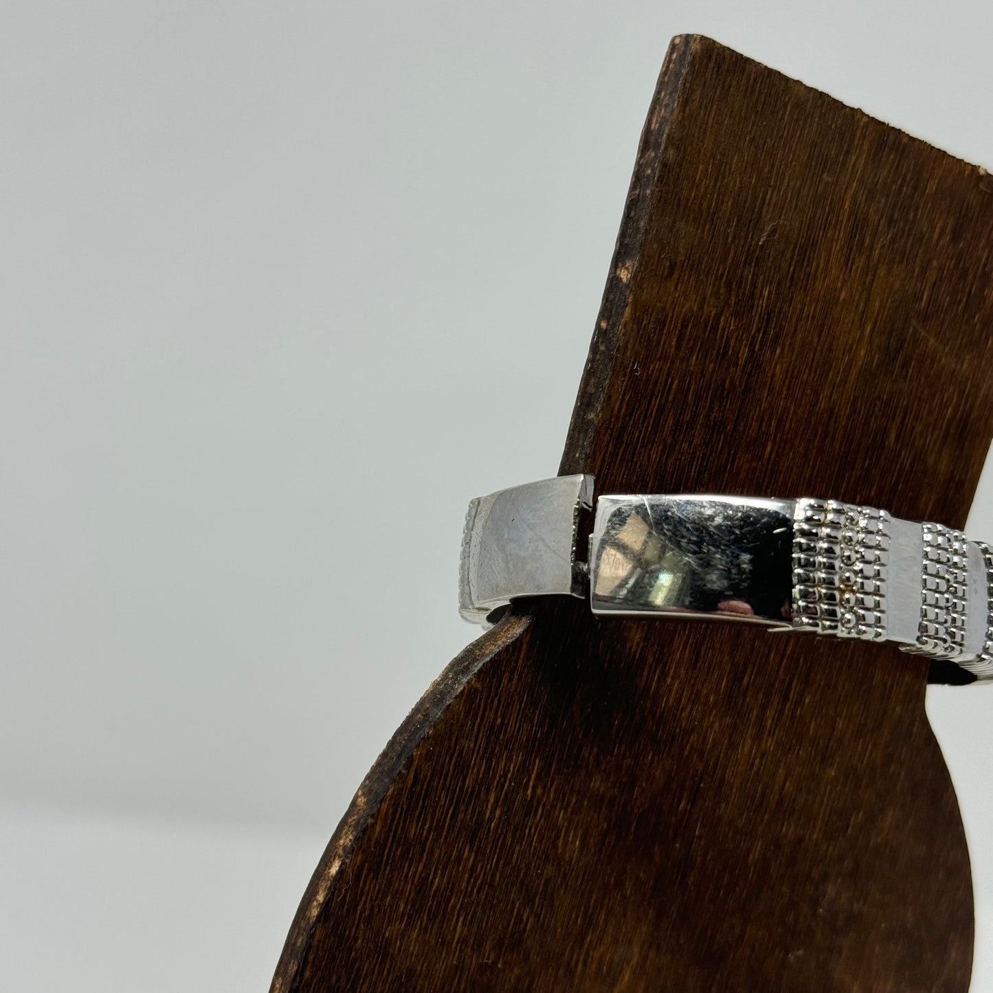 Vintage Silver Tone Bracelet with Intricate Detailing - Trendy Elegant Fashion Jewelry