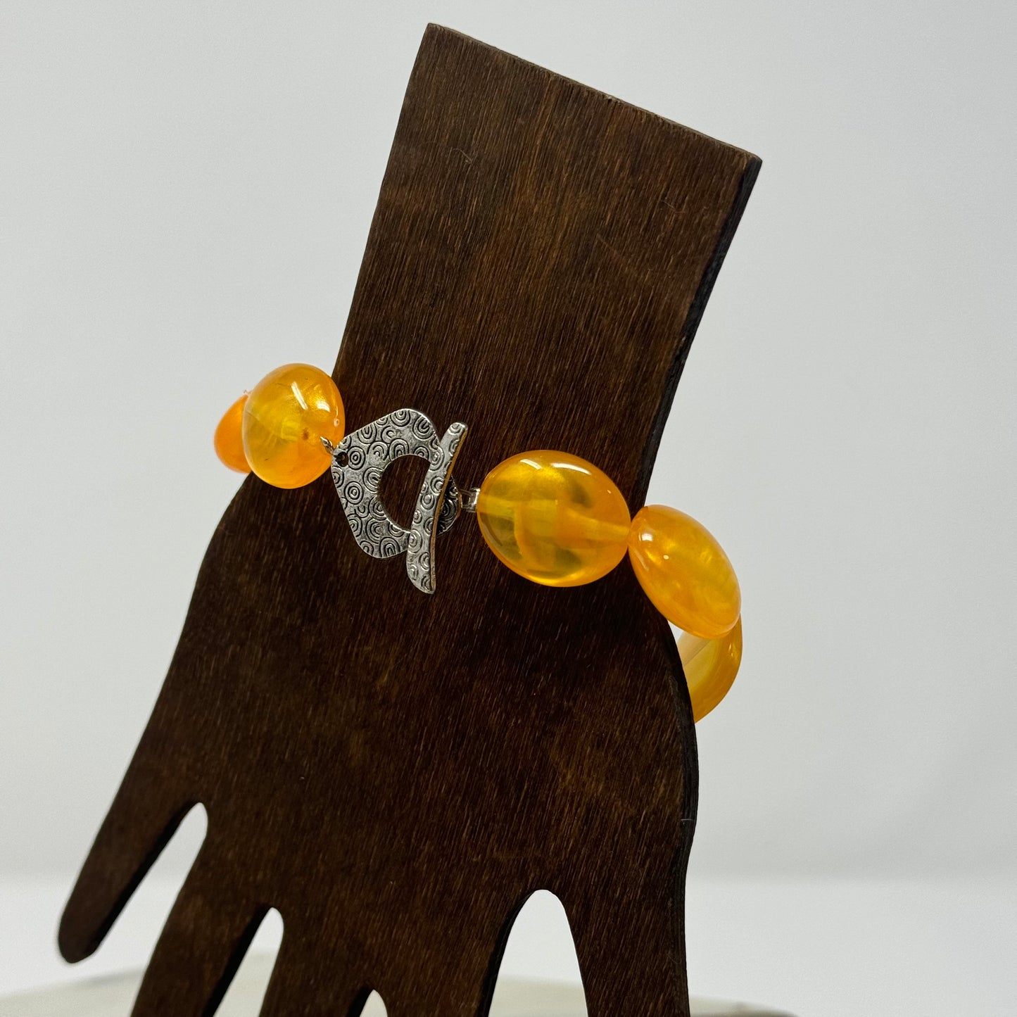 Bracelet Chunky Yellow Orange Beaded Bangle Toggle Closure 8 in Costume Jewelry