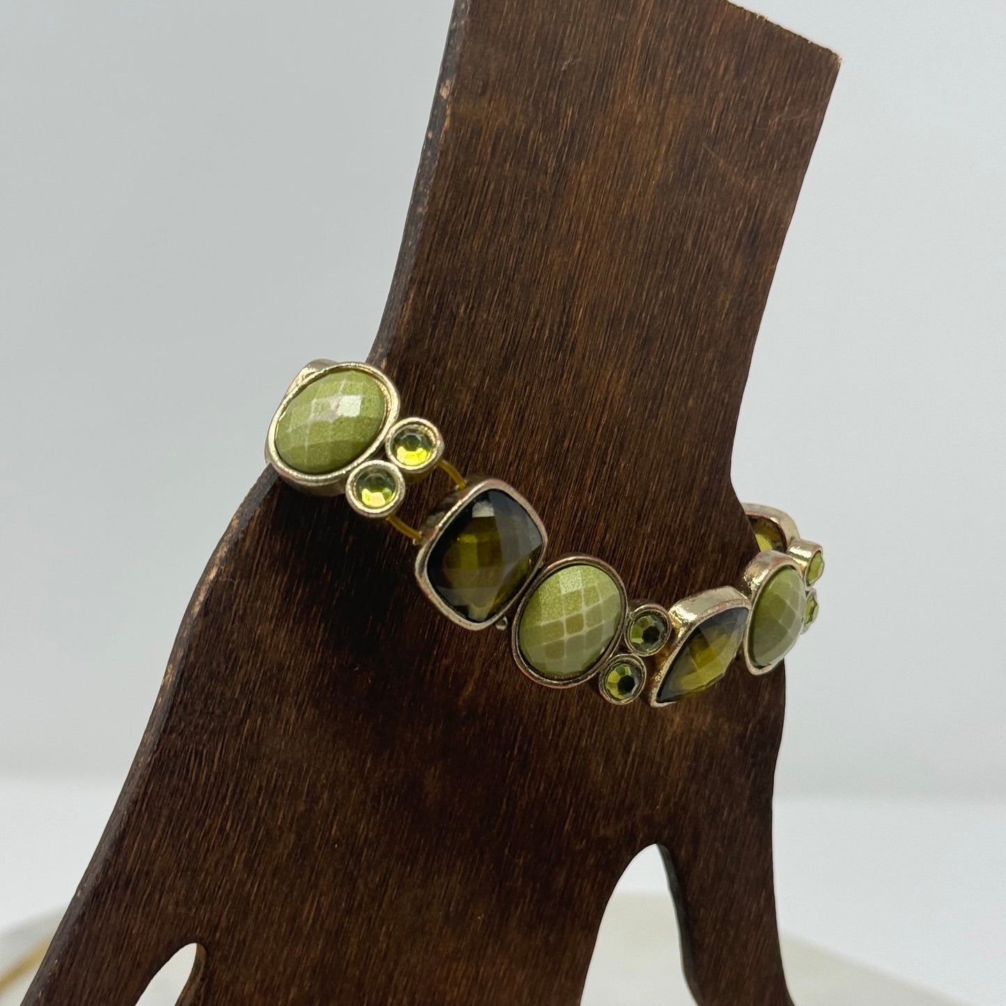 Bracelet Green Boho Faux Gem Segmented Links Stretch Cuff Bangle 7 in Costume Jewelry