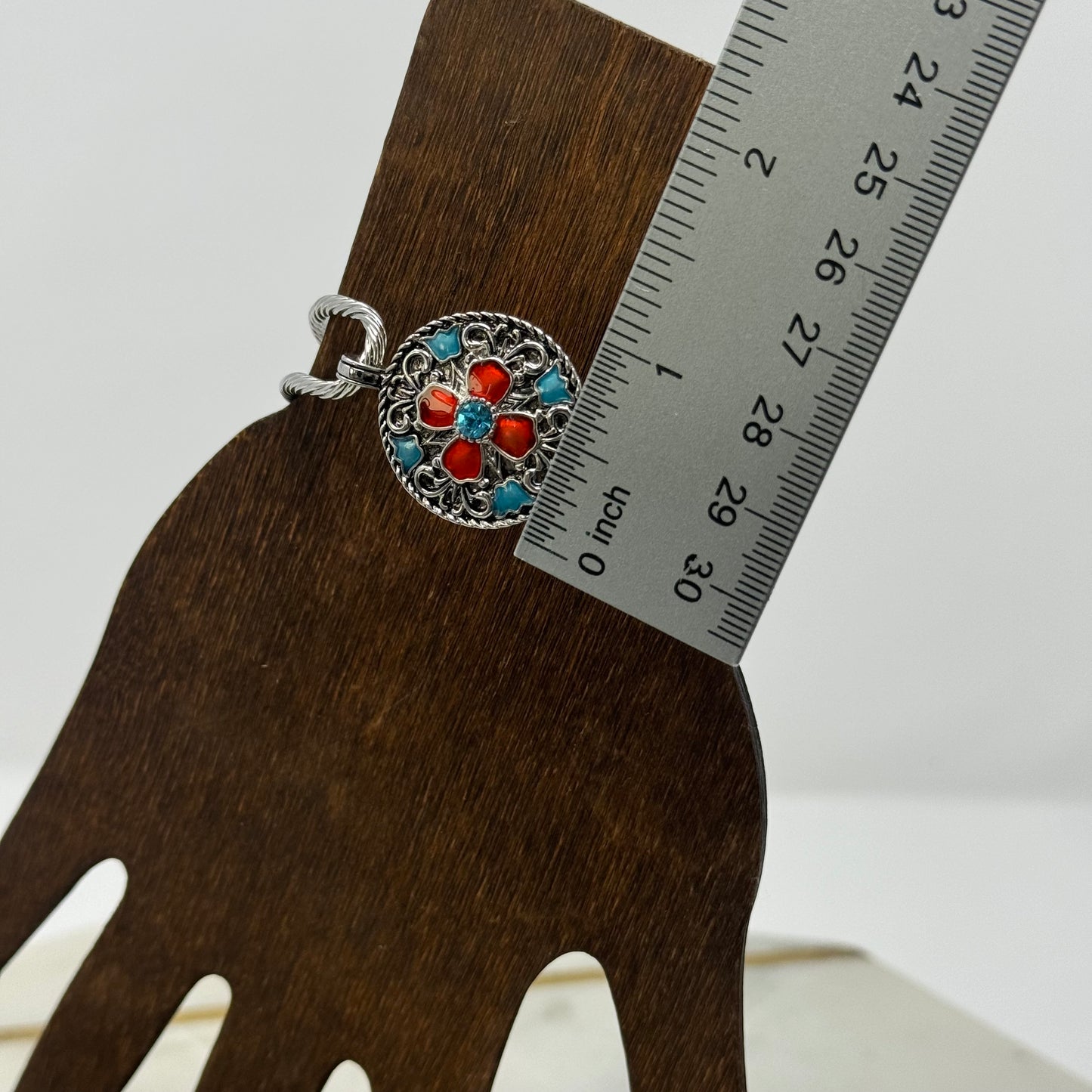Bracelet Boho Southwest Floral Silver Tone Metal Bangle 7.5 in Magnetic Closure Costume Jewelry