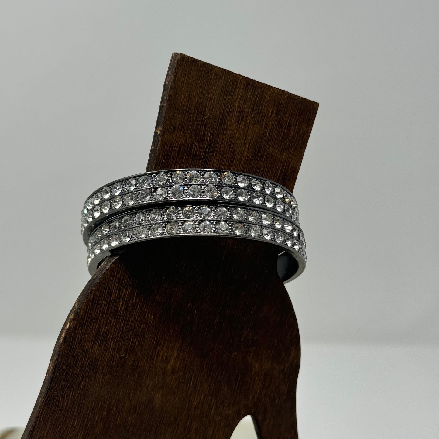 Bracelet Classic Silver Tone Rhinestone Inlay Metal Bangle Set 7.75 in Costume Jewelry