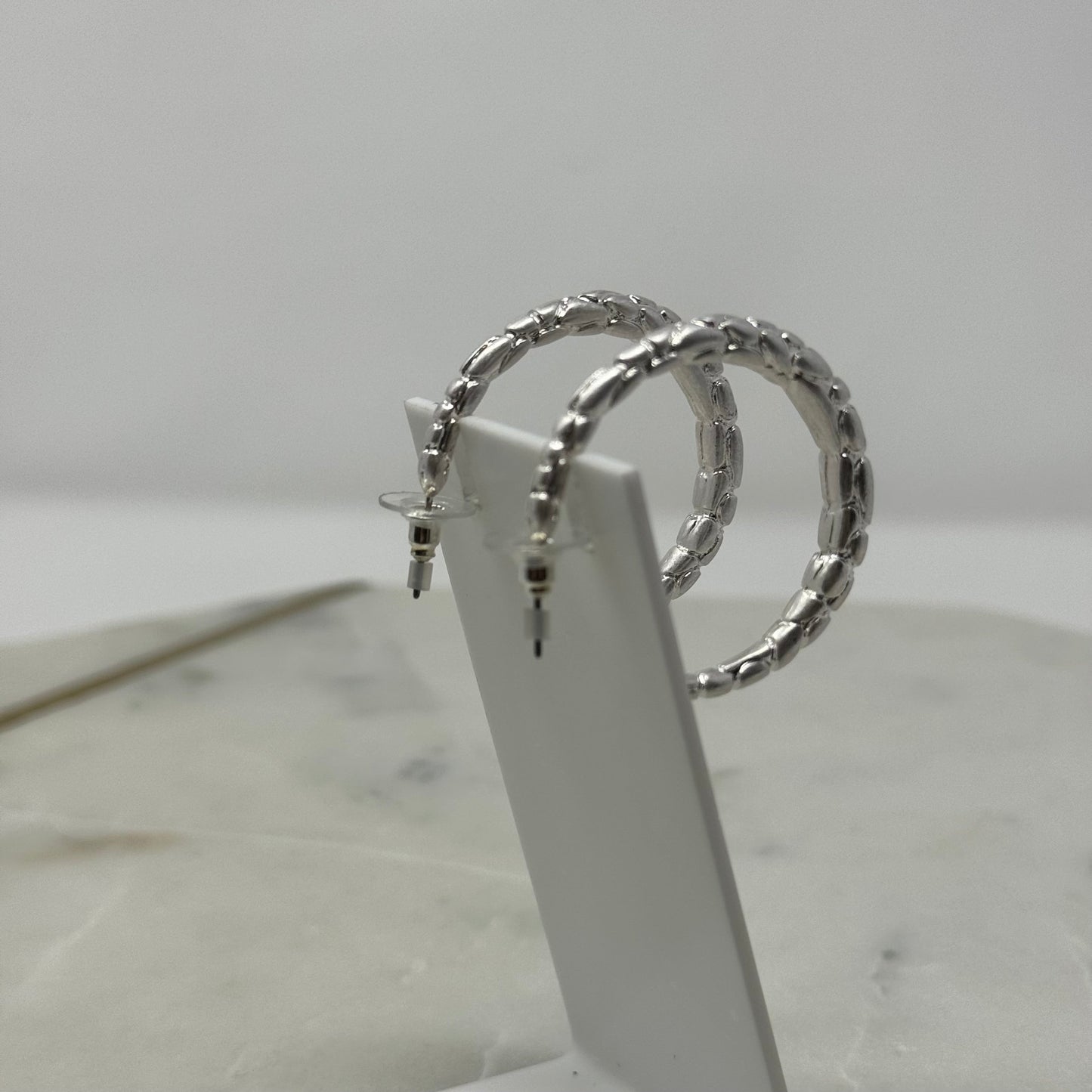 New Pomina Silver Textured Hoop Post Earrings