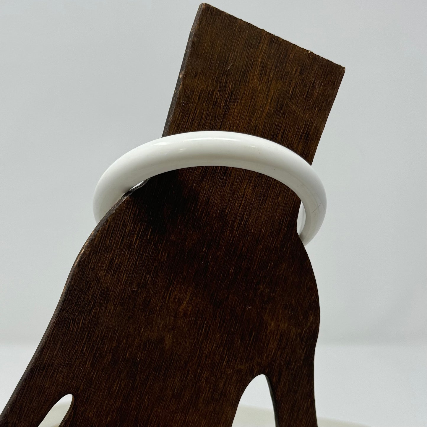 Classic White Resin Bangle Bracelet - Trendy Minimalist Fashion Jewelry Accessory