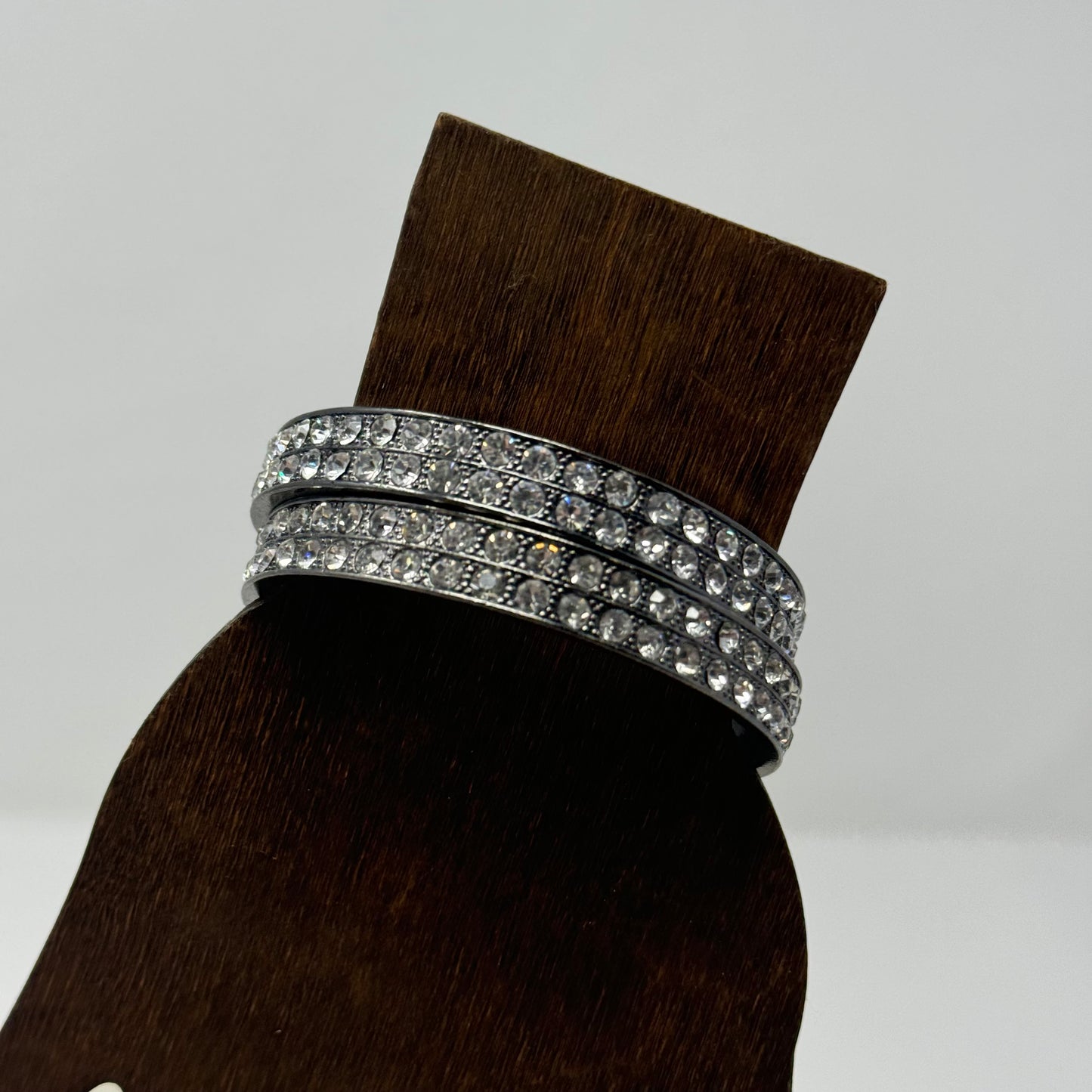Bracelet Classic Silver Tone Rhinestone Inlay Metal Bangle Set 7.75 in Costume Jewelry