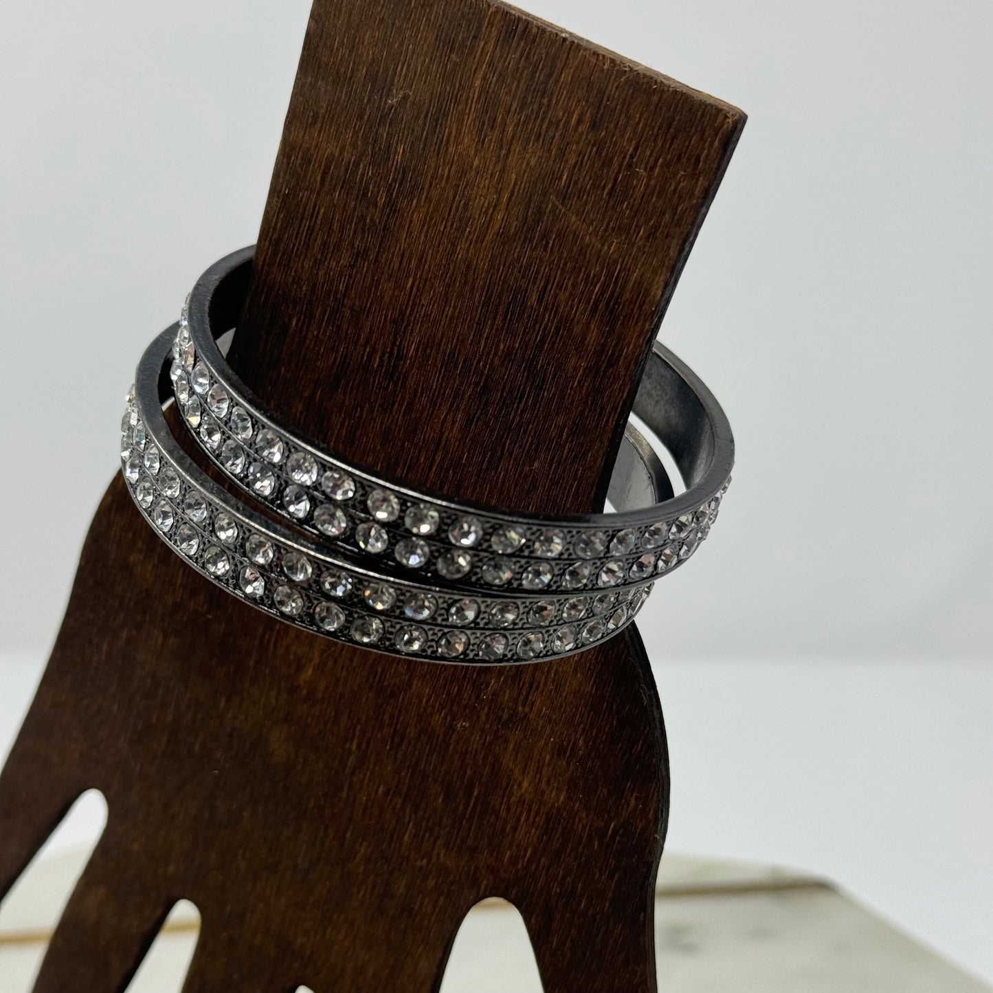 Bracelet Classic Silver Tone Rhinestone Inlay Metal Bangle Set 7.75 in Costume Jewelry
