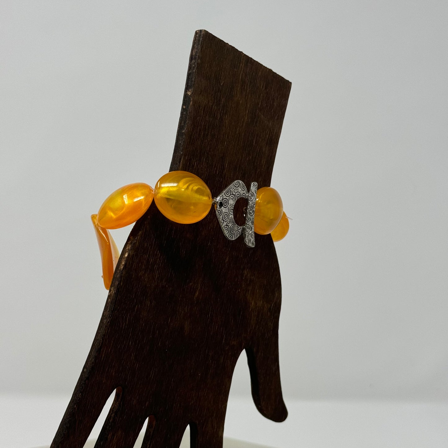 Bracelet Chunky Yellow Orange Beaded Bangle Toggle Closure 8 in Costume Jewelry