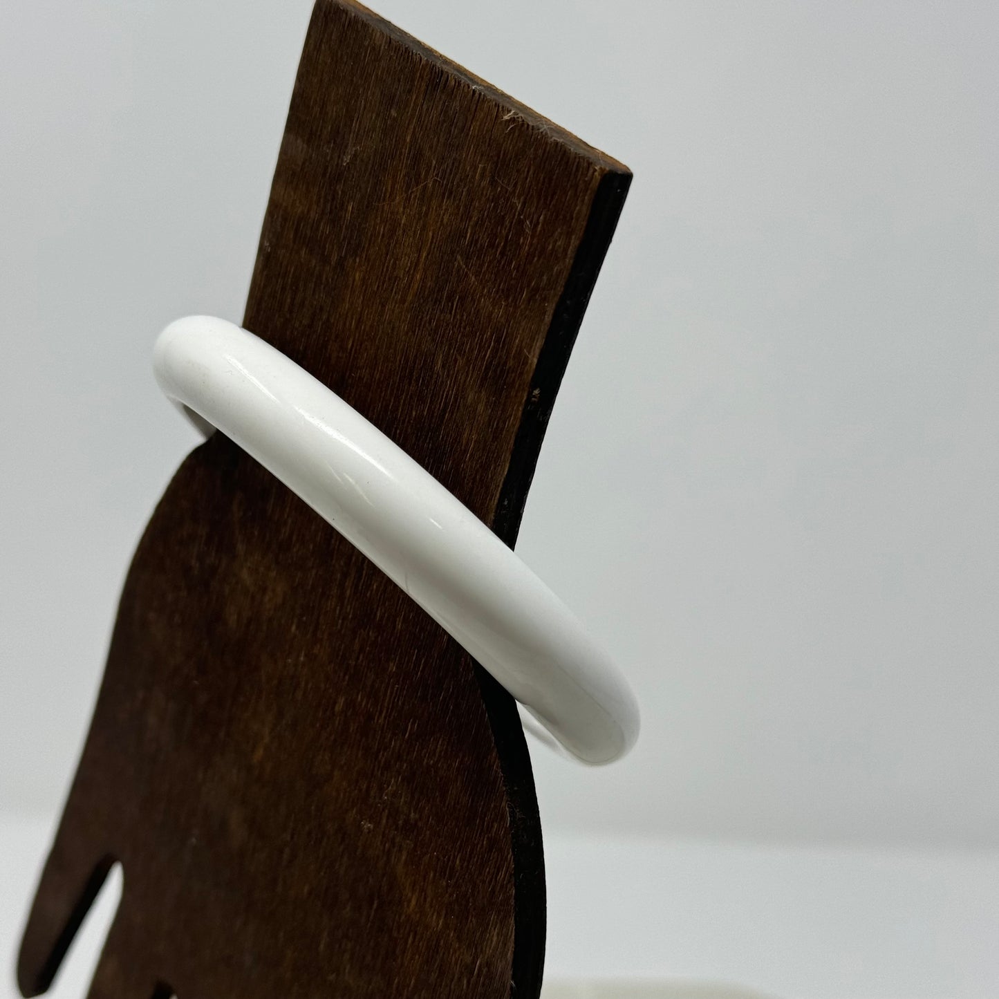 Classic White Resin Bangle Bracelet - Trendy Minimalist Fashion Jewelry Accessory