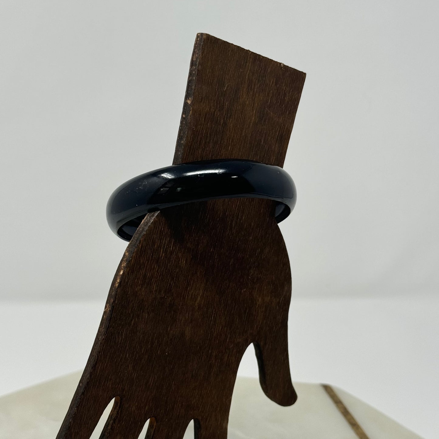 Elegant Black Resin Bangle Bracelet - Trendy Minimalist Fashion Jewelry Accessory