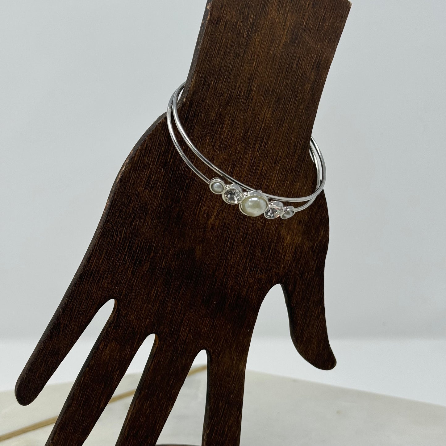 Womens Bracelet Pearl Rhinestone Silver Tone Metal Bangle 7.5 in Costume Jewelry