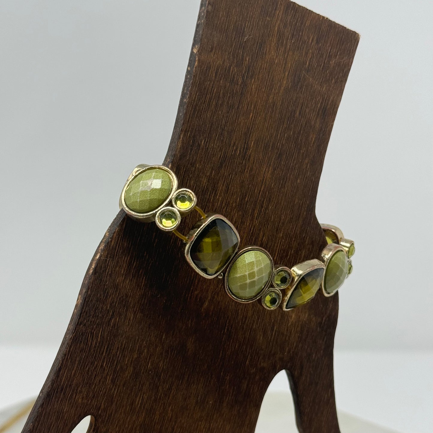 Bracelet Green Boho Faux Gem Segmented Links Stretch Cuff Bangle 7 in Costume Jewelry
