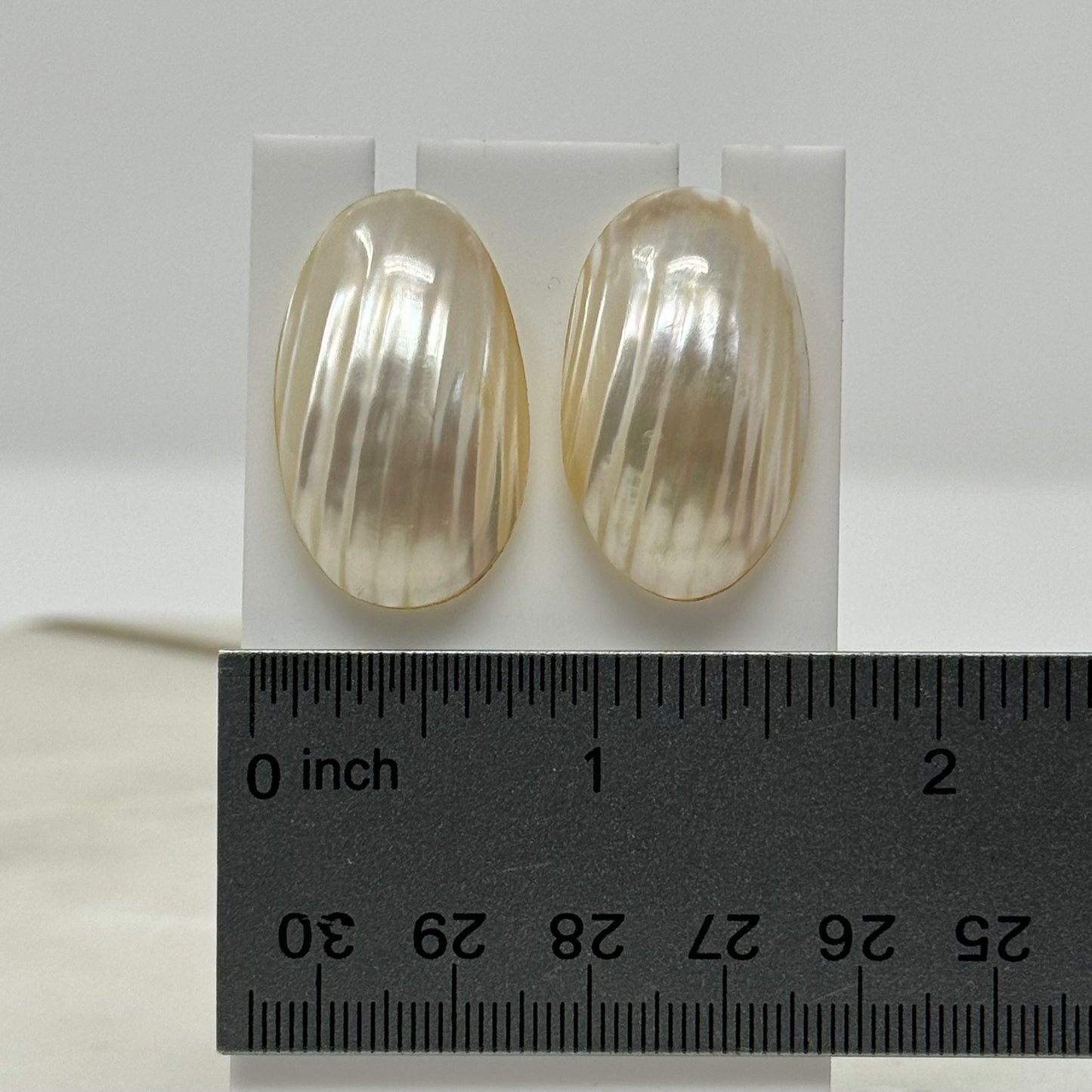 Vintage Oval 1990’s Faux Pearl Post Earrings