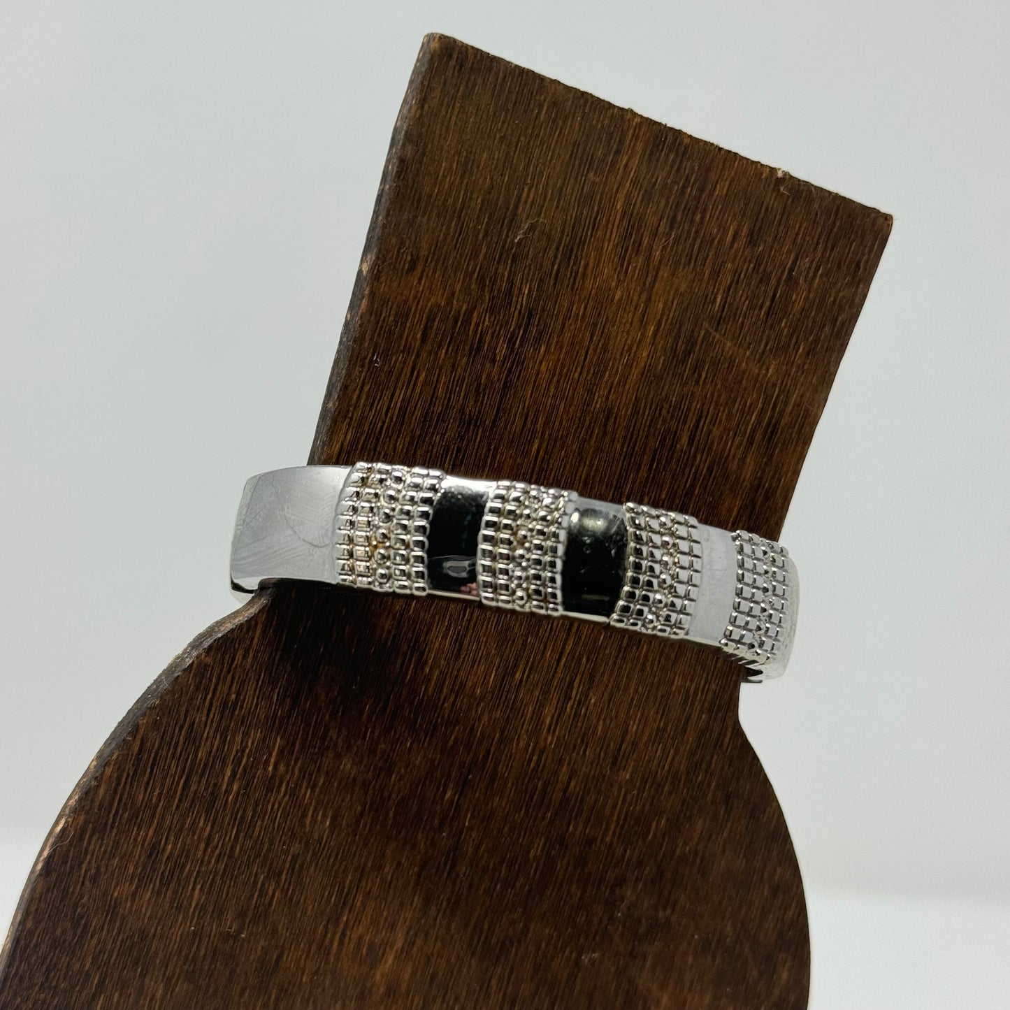 Vintage Silver Tone Bracelet with Intricate Detailing - Trendy Elegant Fashion Jewelry
