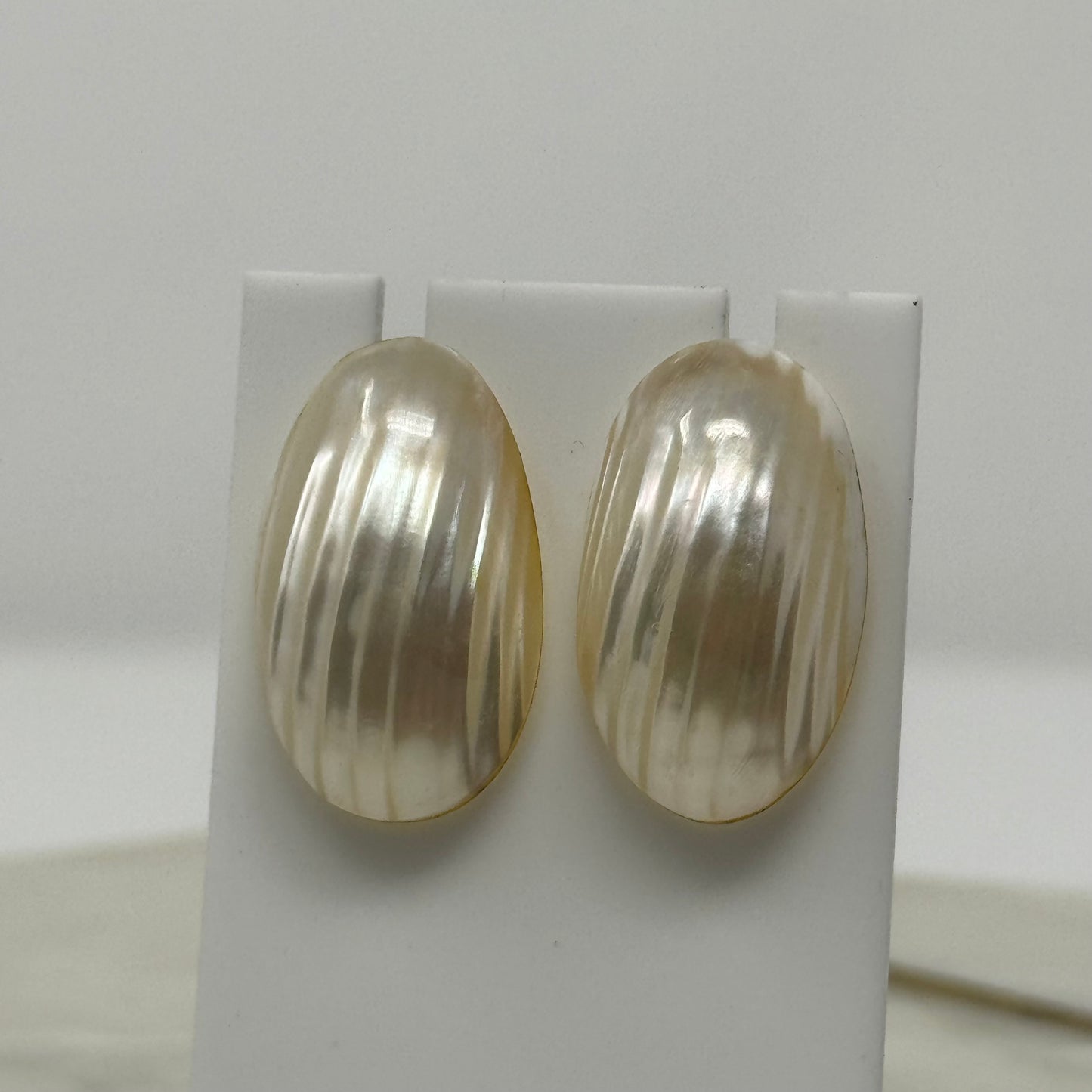 Vintage Oval 1990’s Faux Pearl Post Earrings