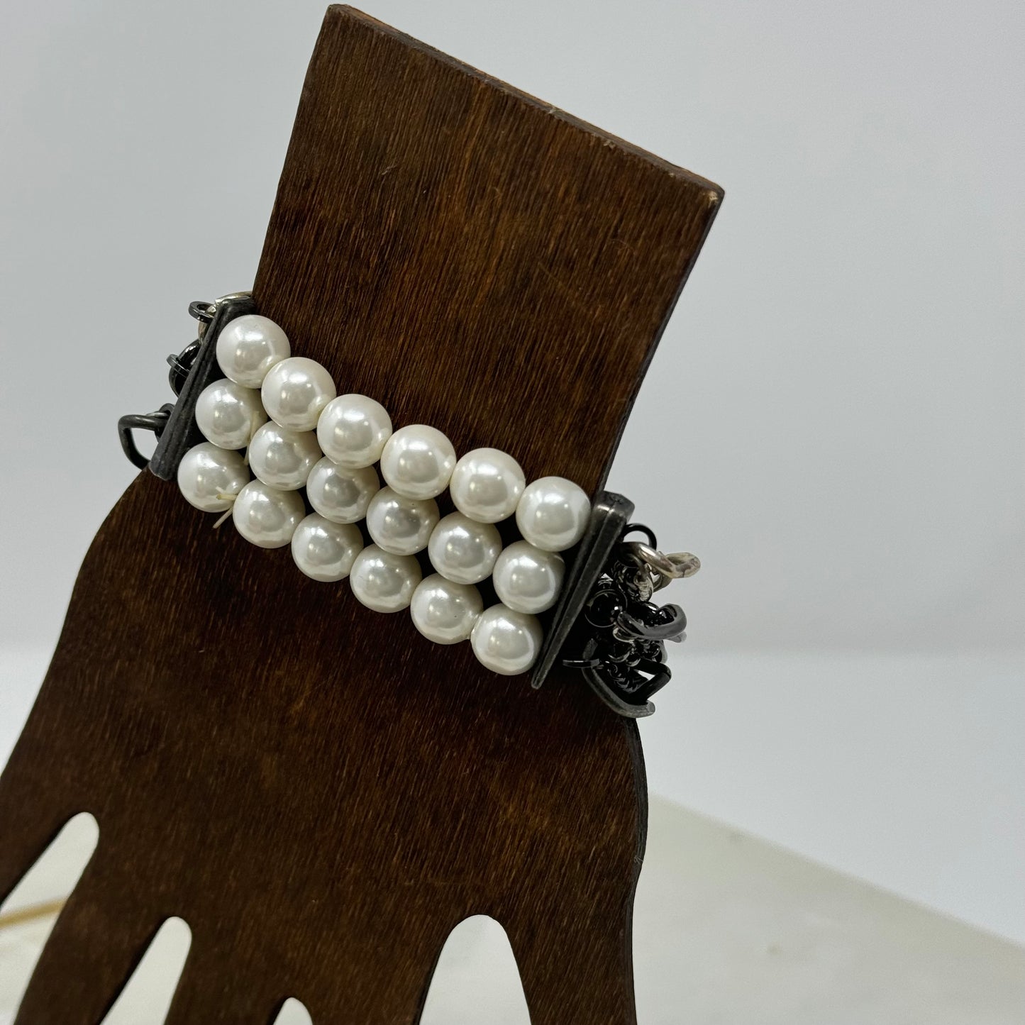 Bracelet Boho Southwest Faux Pearl Multi Row Silver Tone Beaded Chains 7 in Costume Jewelry