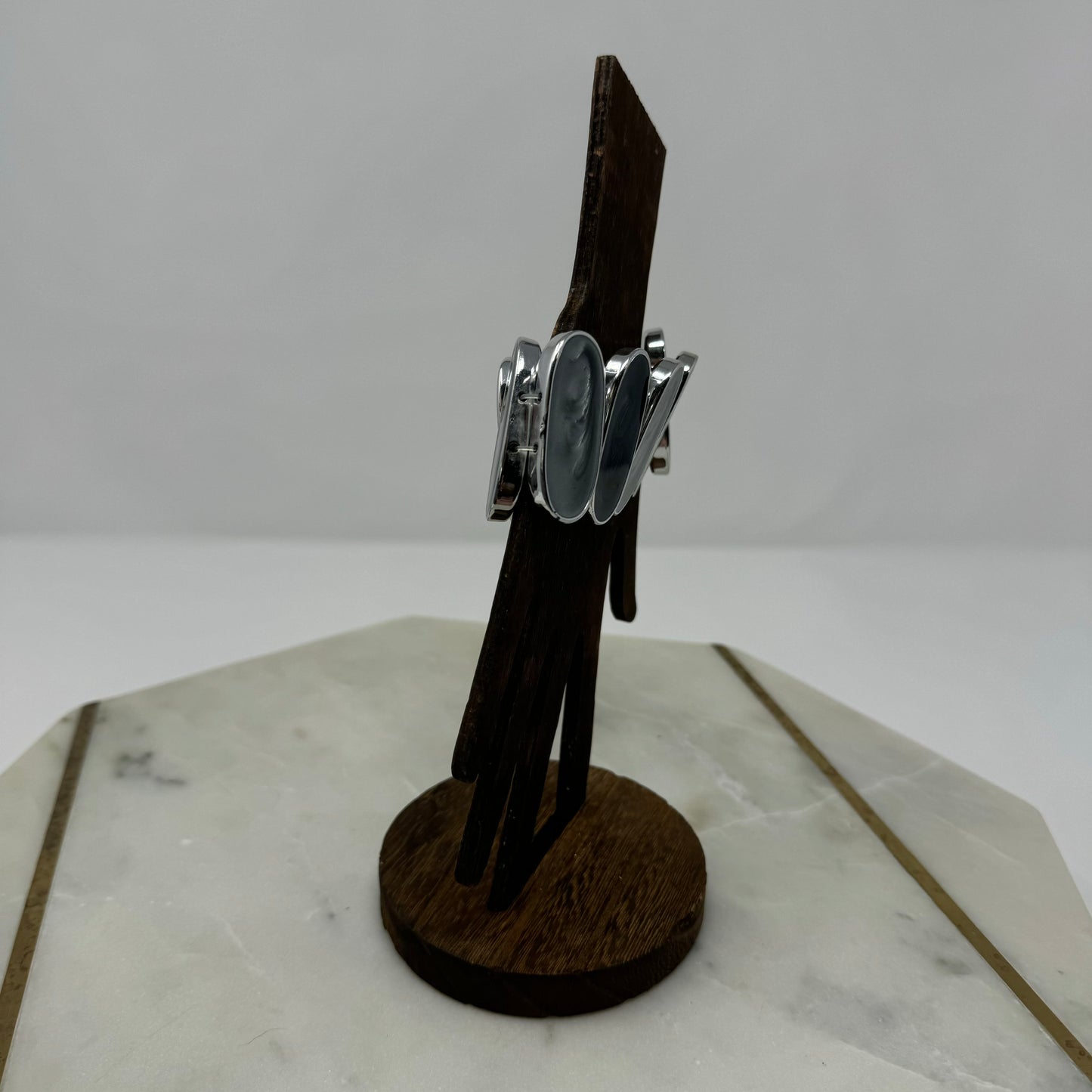 Stunning Vintage Silver Tone Bracelet with Modern Oval Black & Gray Accents - Trendy Jewelry