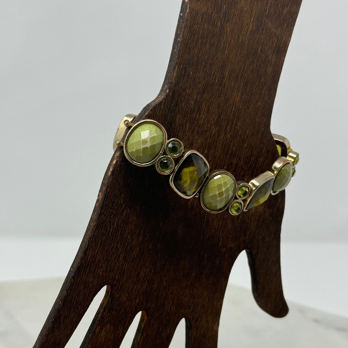 Bracelet Green Boho Faux Gem Segmented Links Stretch Cuff Bangle 7 in Costume Jewelry