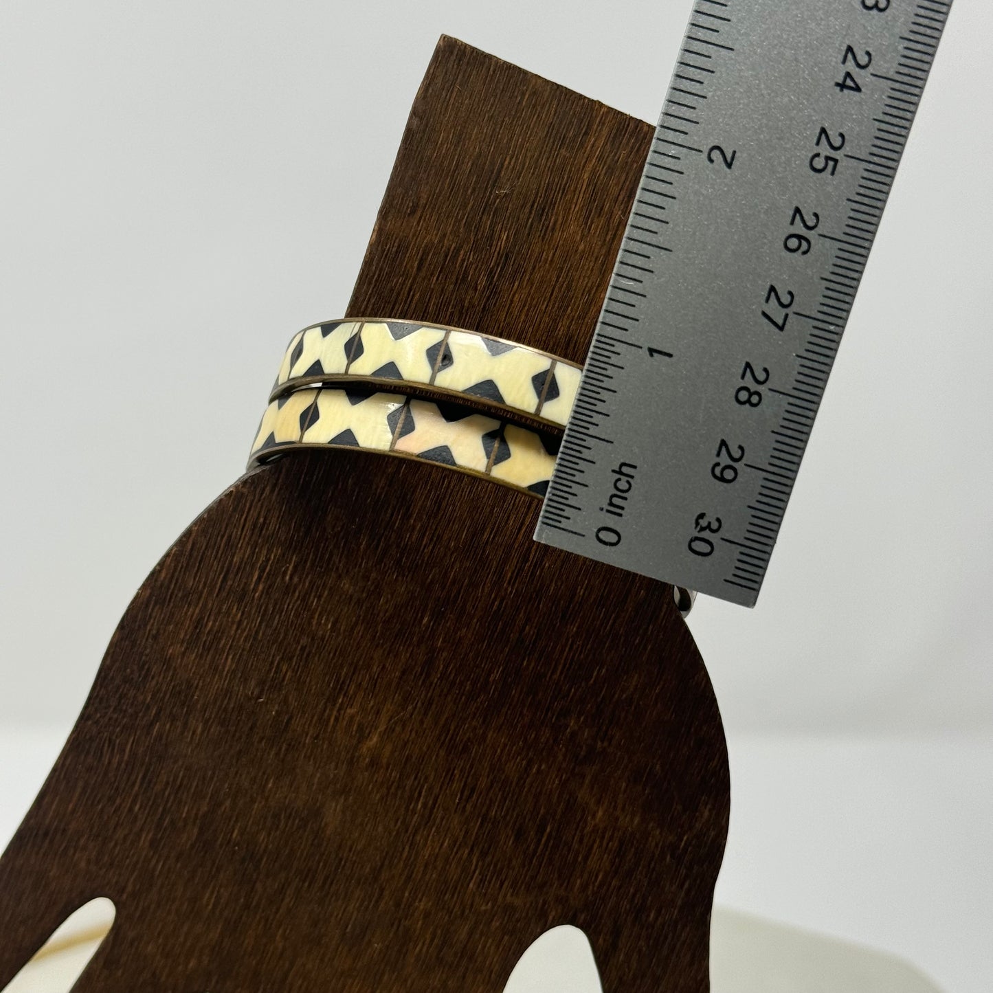 Bracelet Boho Southwest White Brass Tone Pattern Metal Inlay Bangle Set 7.75 in