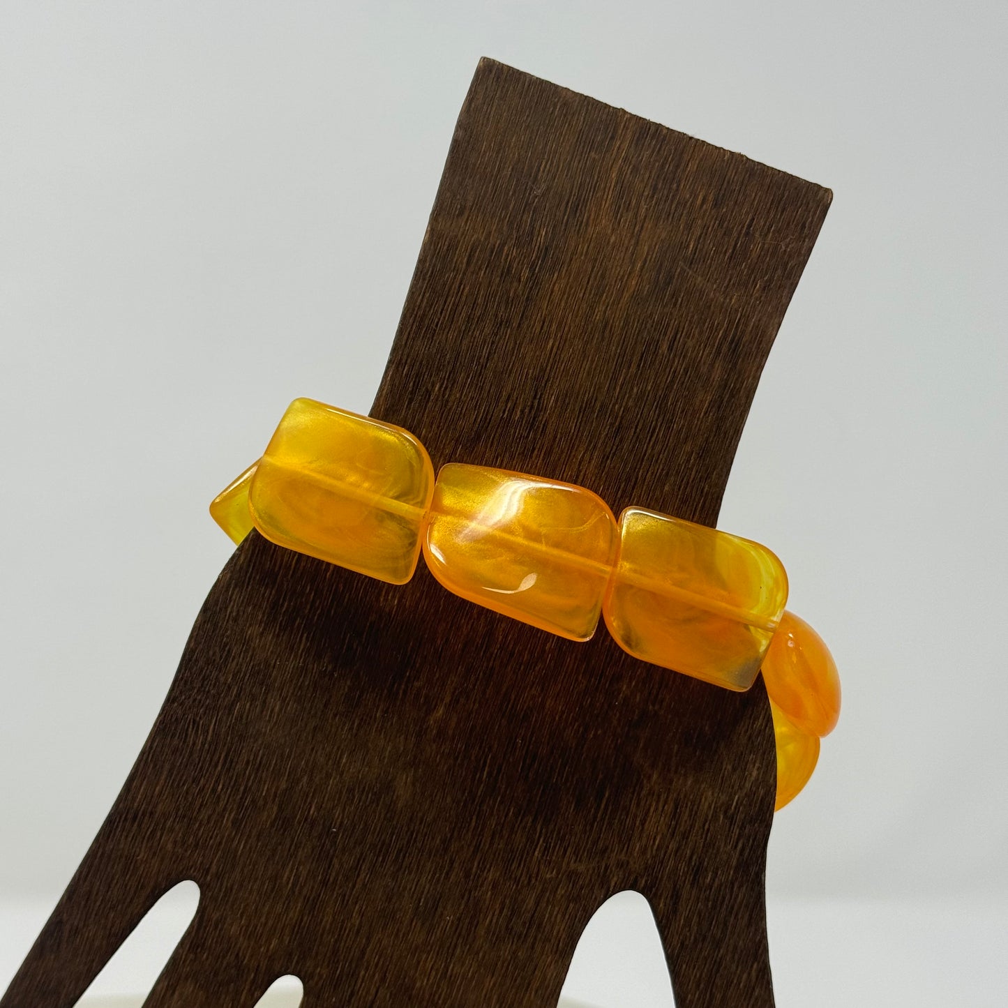Bracelet Chunky Yellow Orange Beaded Bangle Toggle Closure 8 in Costume Jewelry