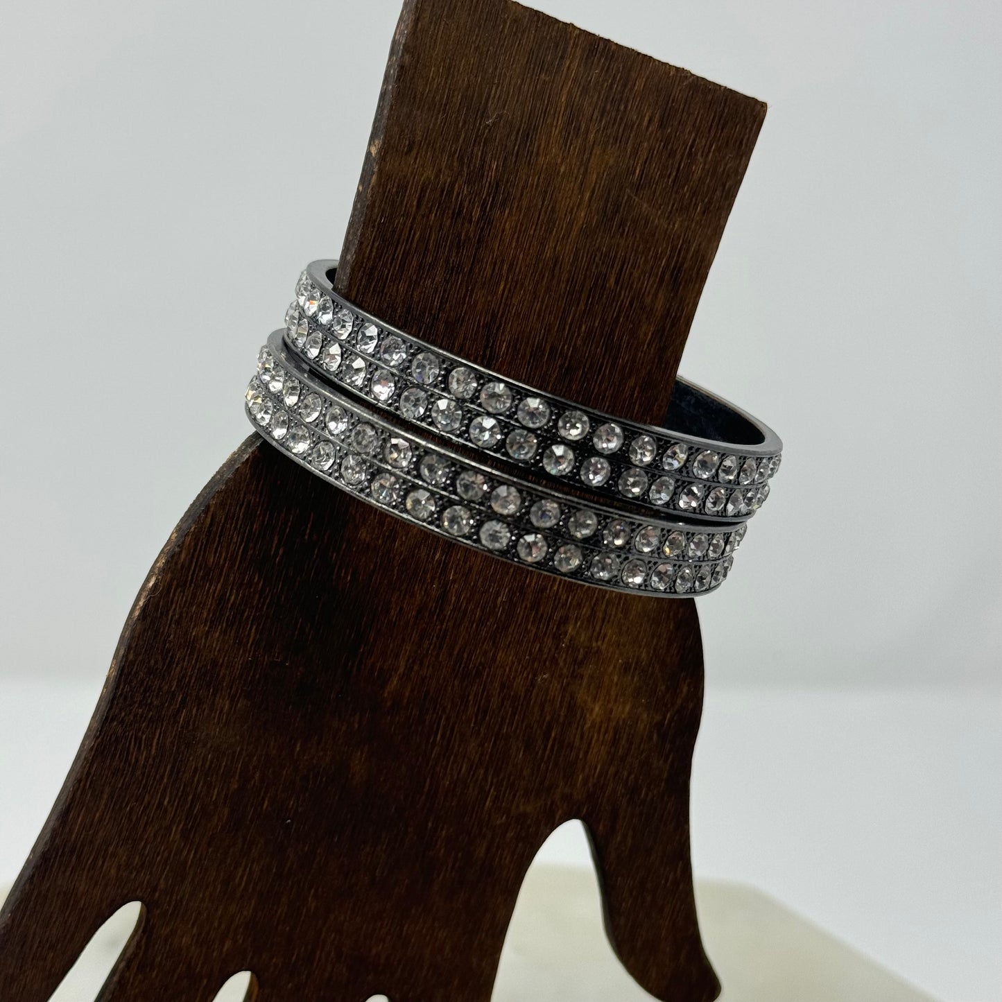 Bracelet Classic Silver Tone Rhinestone Inlay Metal Bangle Set 7.75 in Costume Jewelry
