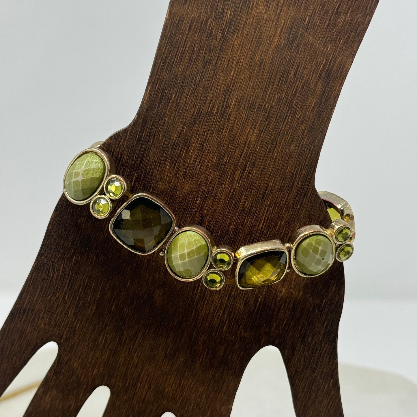 Bracelet Green Boho Faux Gem Segmented Links Stretch Cuff Bangle 7 in Costume Jewelry