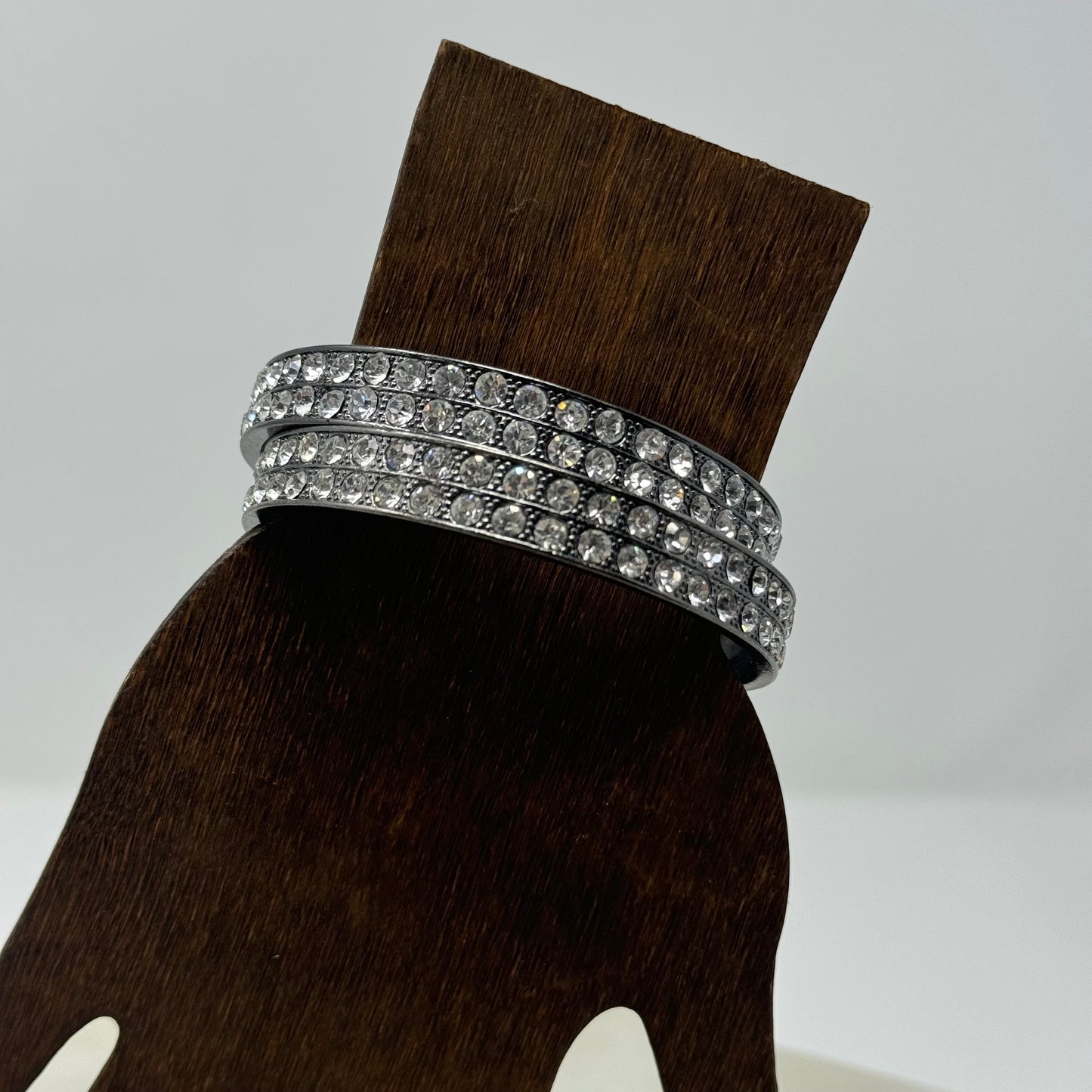 Bracelet Classic Silver Tone Rhinestone Inlay Metal Bangle Set 7.75 in Costume Jewelry