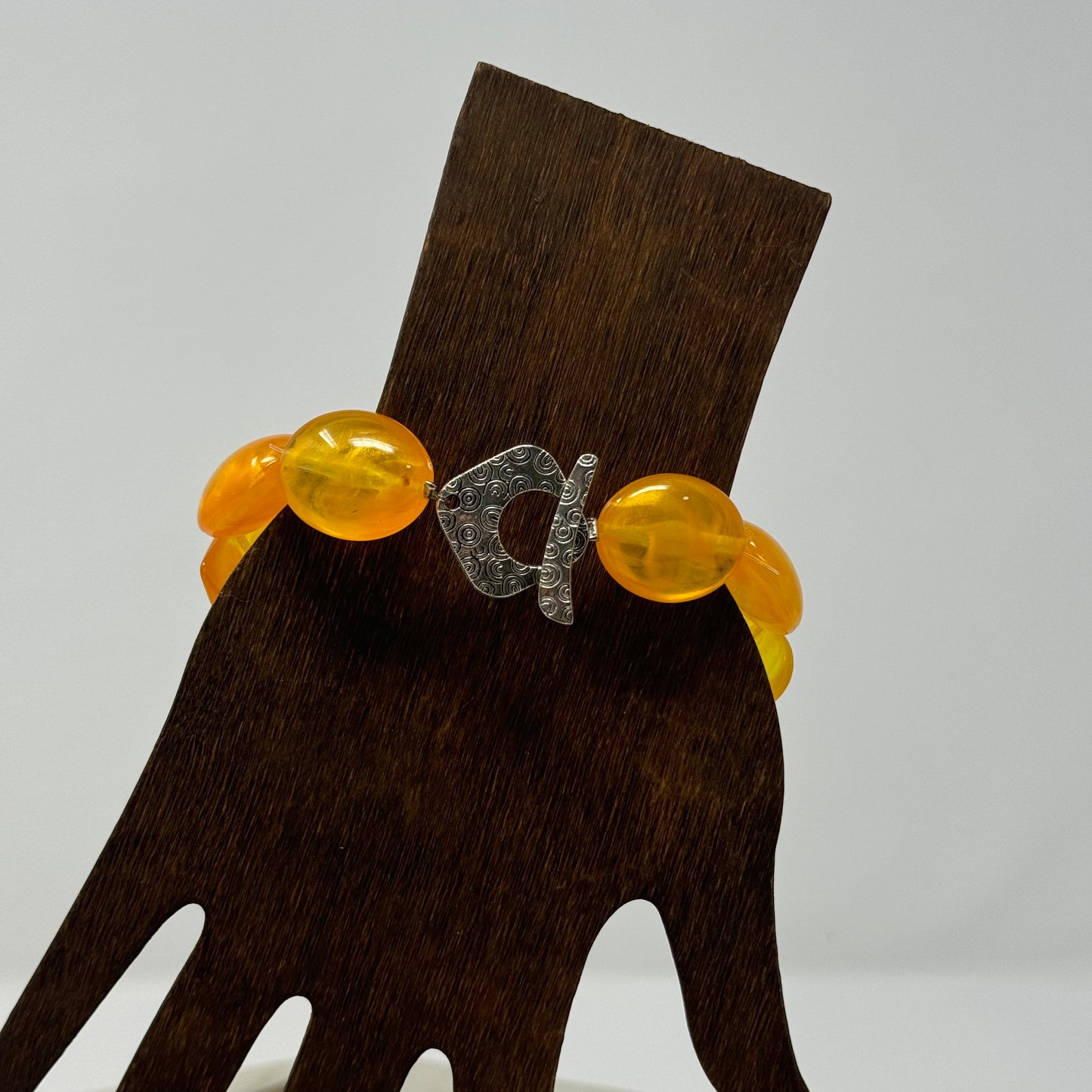Bracelet Chunky Yellow Orange Beaded Bangle Toggle Closure 8 in Costume Jewelry