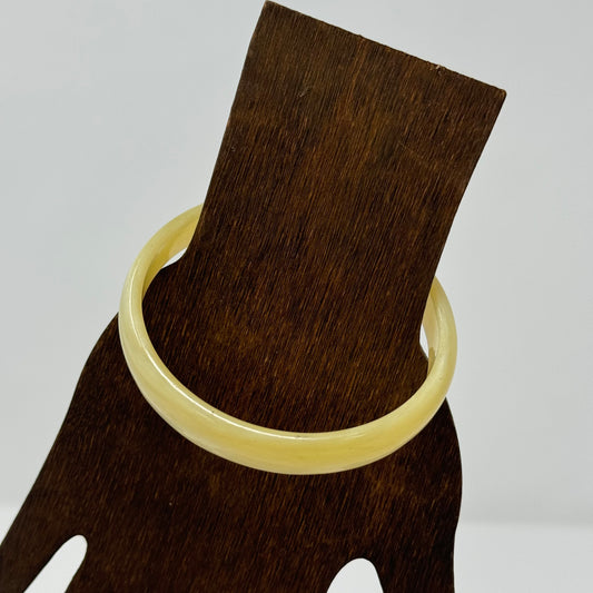 Vintage Ivory Resin Bangle Bracelet - Trendy Minimalist Boho Retro Jewelry