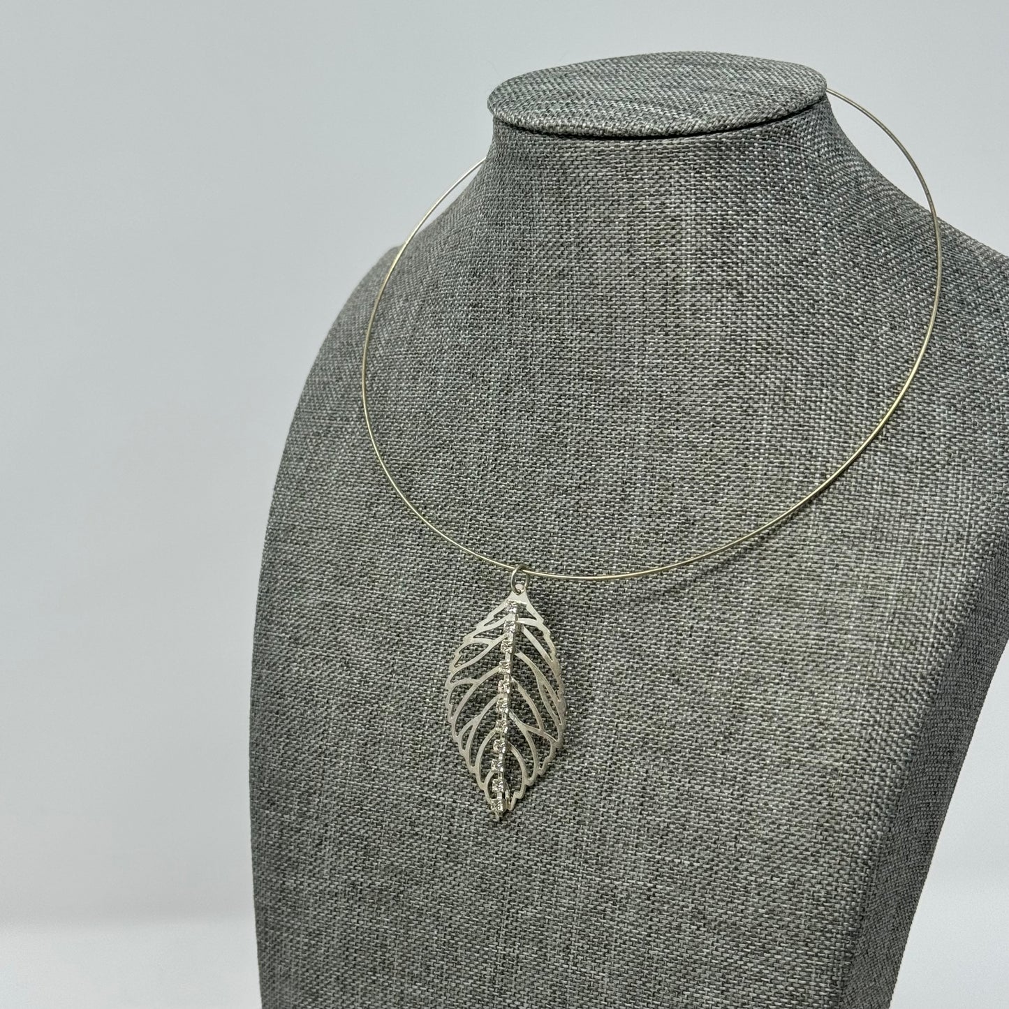 Necklace Collar Statement Silver Tone Leaf Pendant Cable Chain 16”