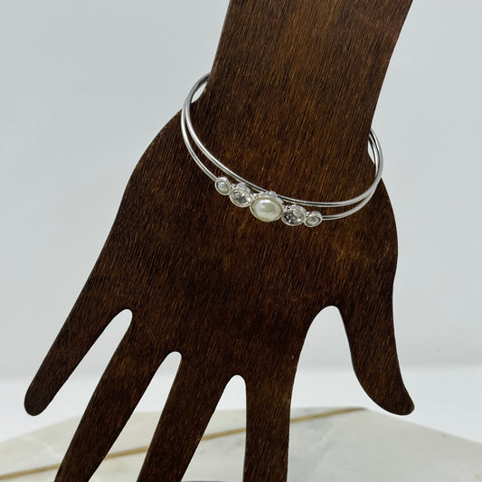 Womens Bracelet Pearl Rhinestone Silver Tone Metal Bangle 7.5 in Costume Jewelry