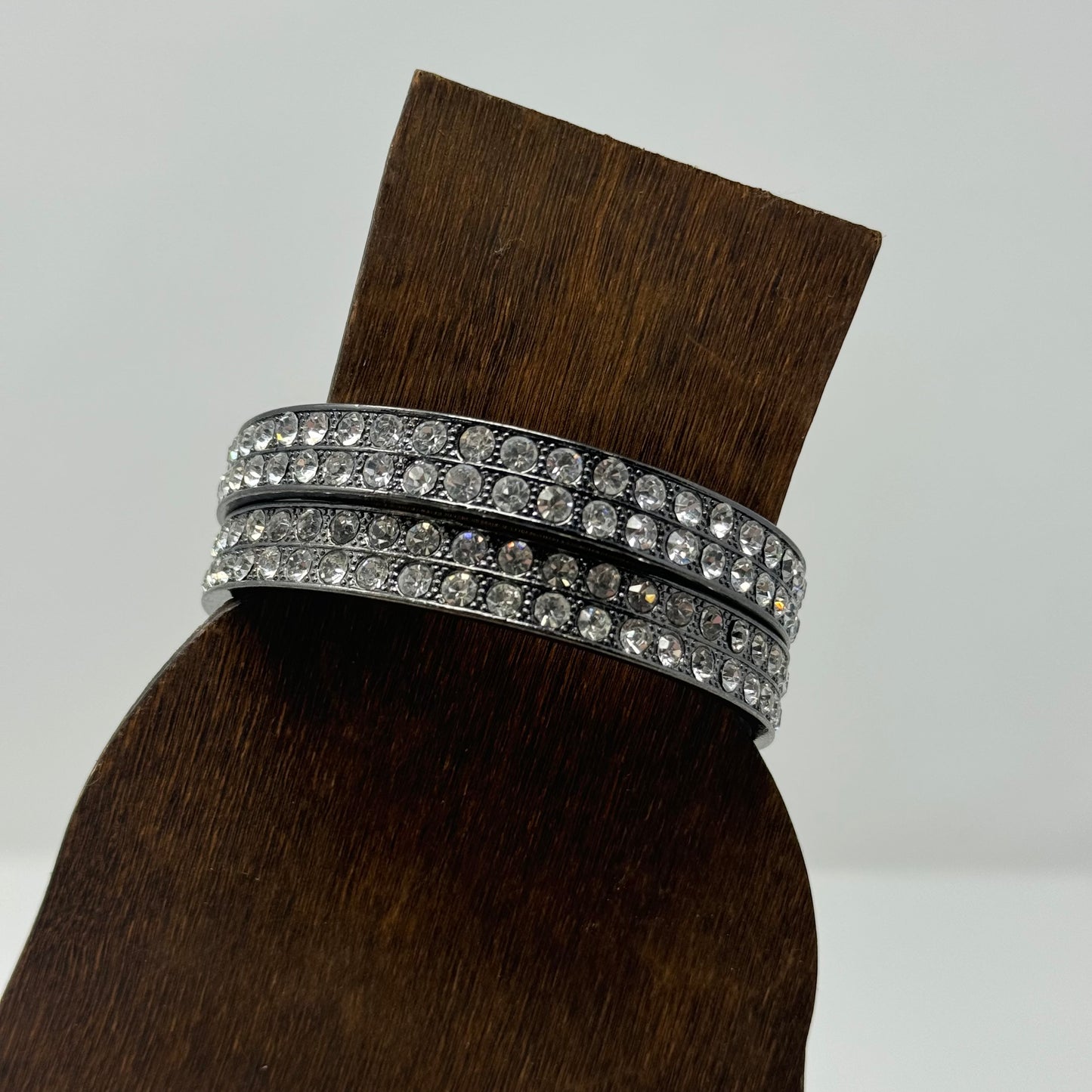 Bracelet Classic Silver Tone Rhinestone Inlay Metal Bangle Set 7.75 in Costume Jewelry