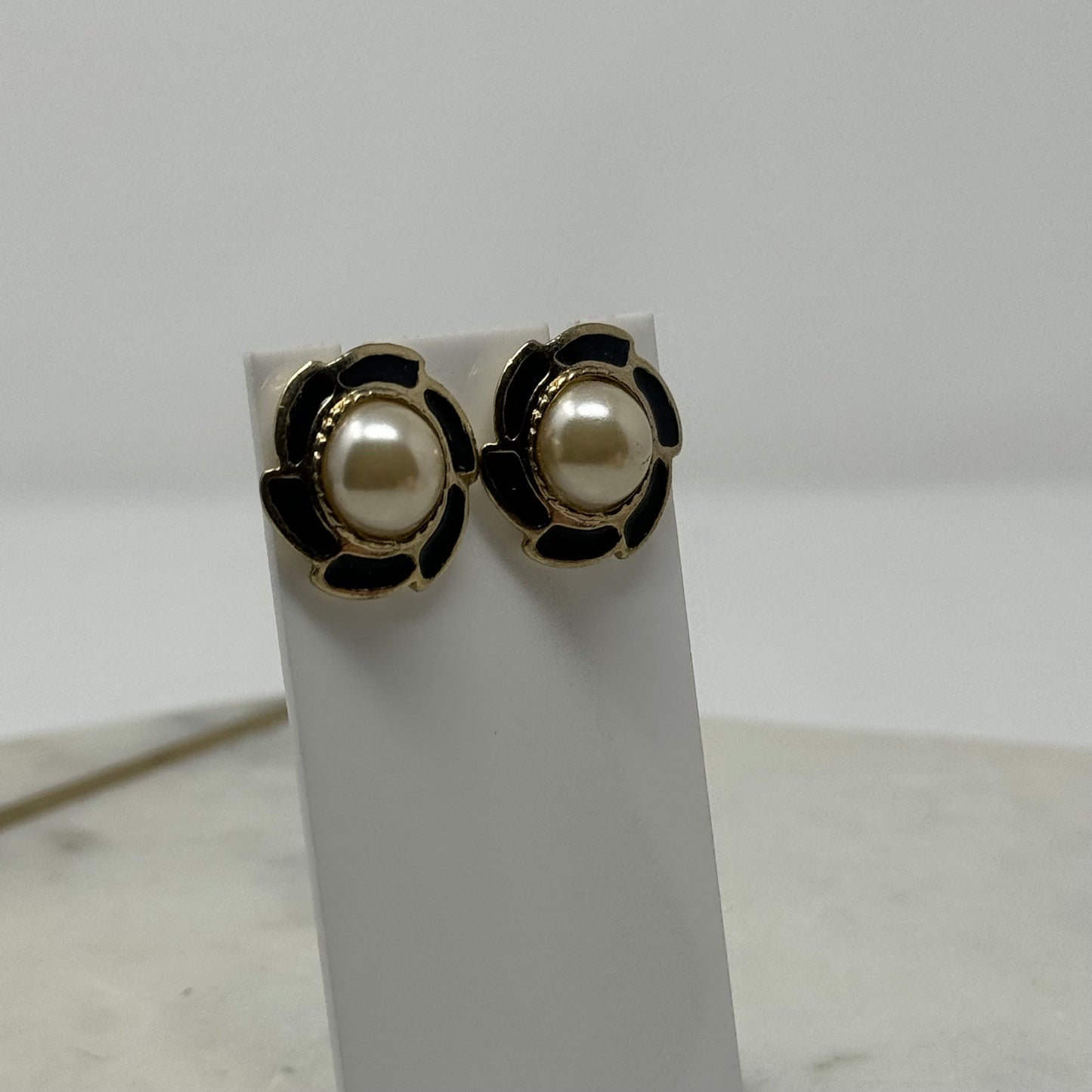 Vintage 1990’s Pearl Black Accent Earrings
