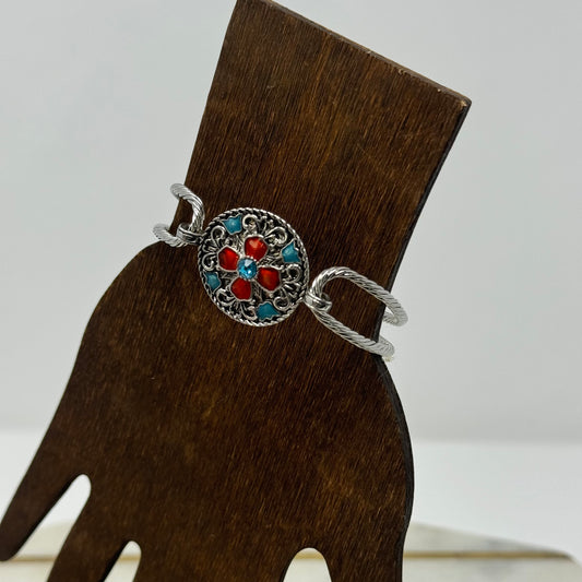 Bracelet Boho Southwest Floral Silver Tone Metal Bangle 7.5 in Magnetic Closure Costume Jewelry